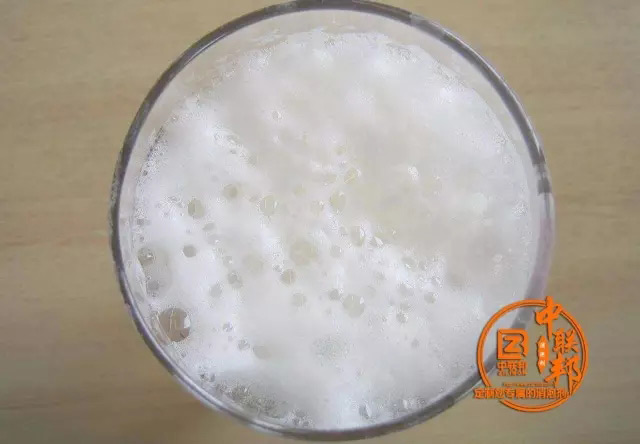 使用酒精發(fā)酵消泡劑，白酒投料率可快速上升