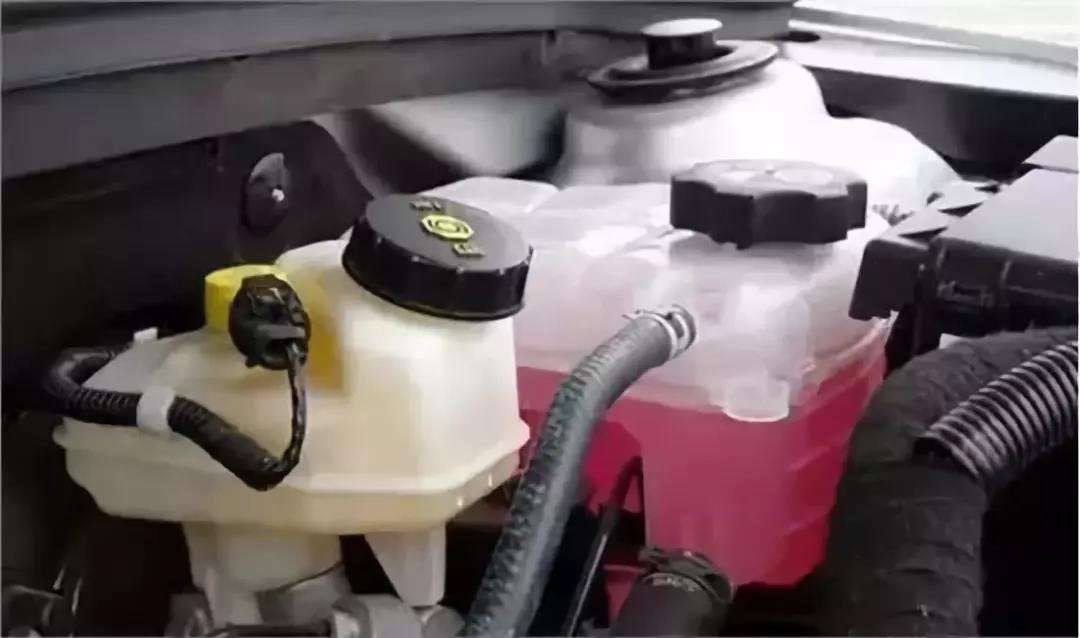 冷卻液消泡劑被研發(fā)過(guò)后，讓廠家更加欲罷不能