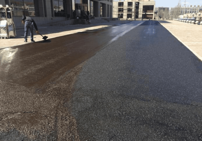 乳化瀝青消泡劑：解決泡沫難題，保障施工質量！