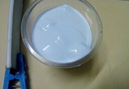 乳液消泡劑在皮邊油中的應(yīng)用